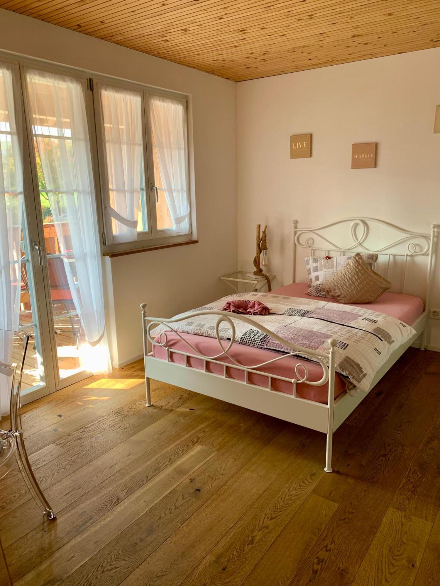 Conny'S B&B Niederweningen エクステリア 写真
